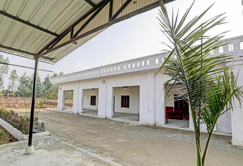 בית מלון כפרי Oyo Deewan Banquets & Resort