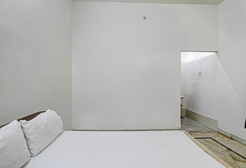 בית מלון כפרי Oyo Deewan Banquets & Resort