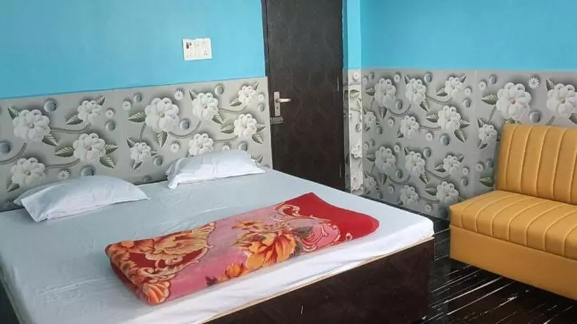 New Hotel Gautam Lodging & Fooding