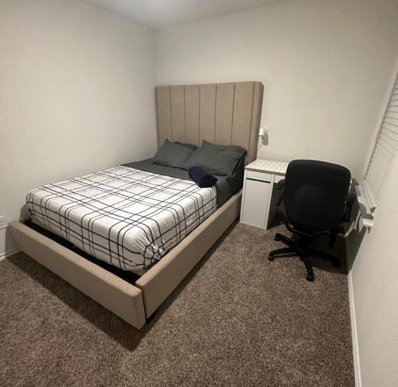 بنسيون Cozy Room In A Quiet House For Professionals / Business Travel