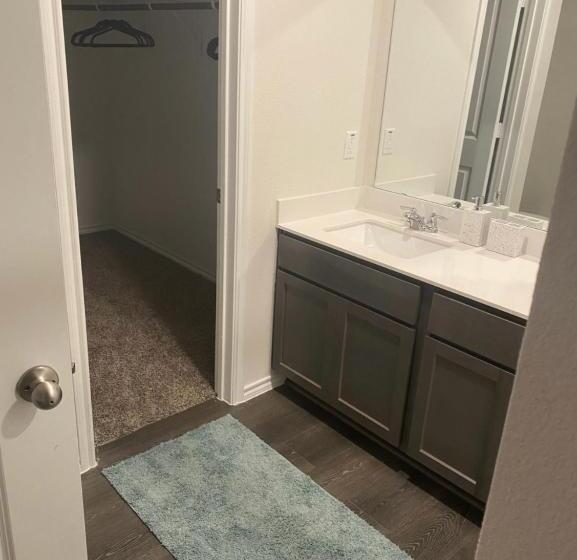 بنسيون Cozy Room In A Quiet House For Professionals / Business Travel