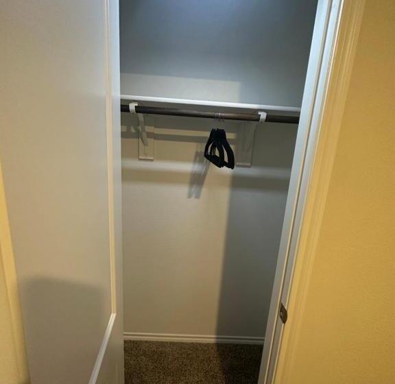 بنسيون Cozy Room In A Quiet House For Professionals / Business Travel