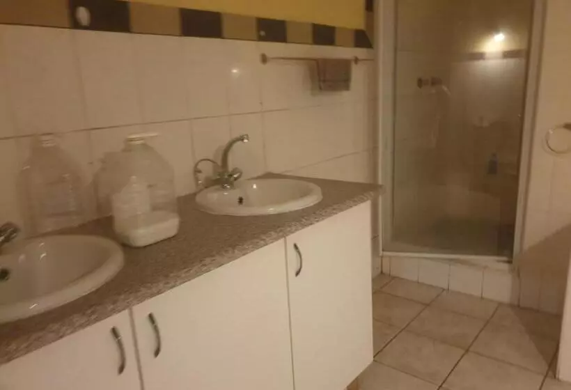 Majatalo Randgate Guesthouse