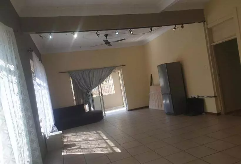 Majatalo Randgate Guesthouse