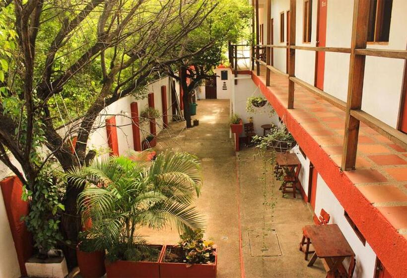 پانسیون Sierraventura Hostel