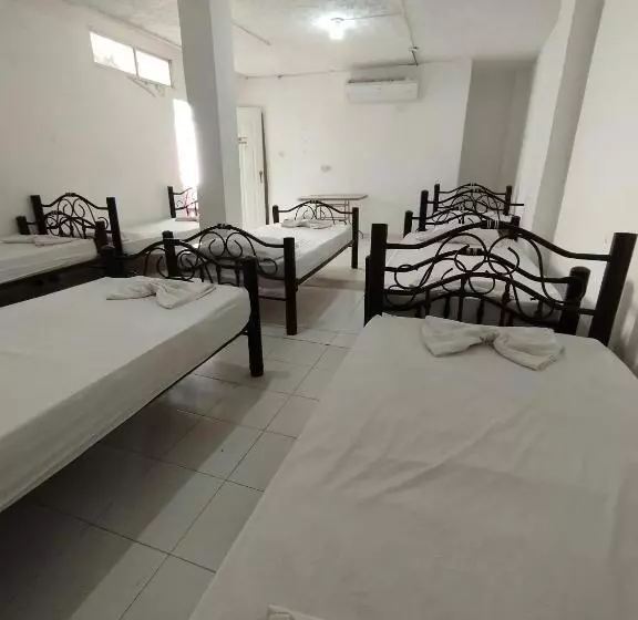 ペンション Sierraventura Hostel