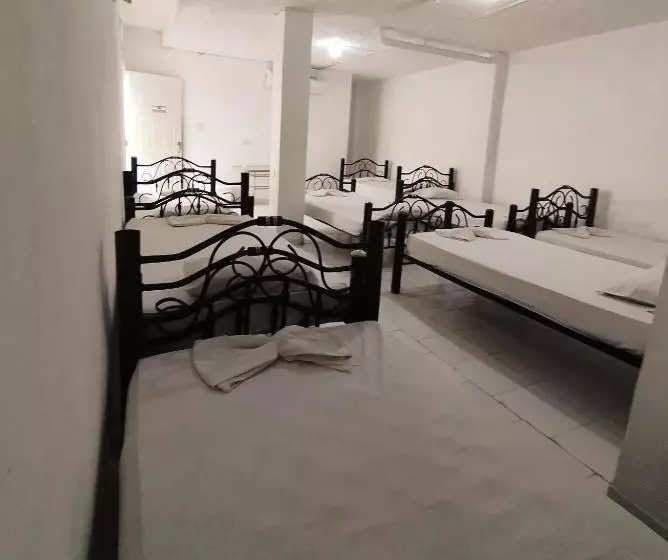 ペンション Sierraventura Hostel