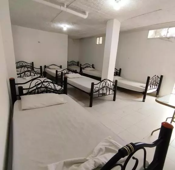 ペンション Sierraventura Hostel