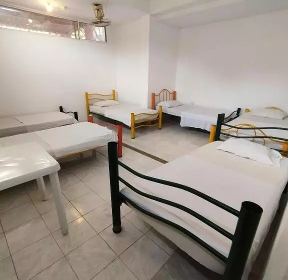 ペンション Sierraventura Hostel