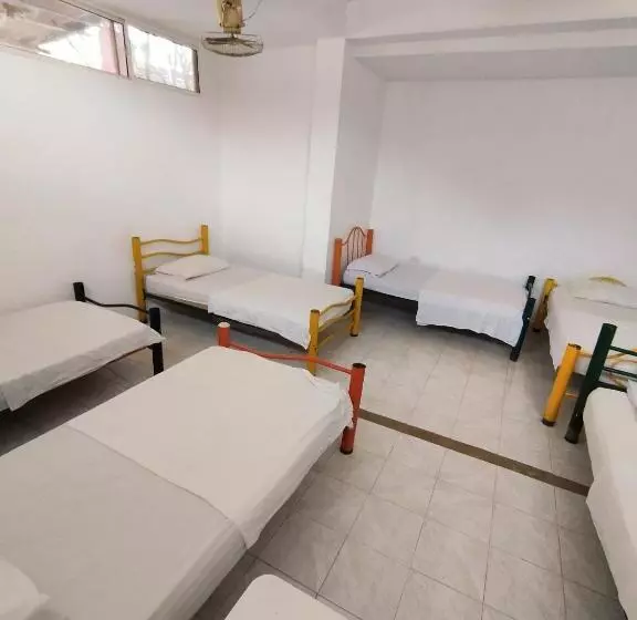 ペンション Sierraventura Hostel