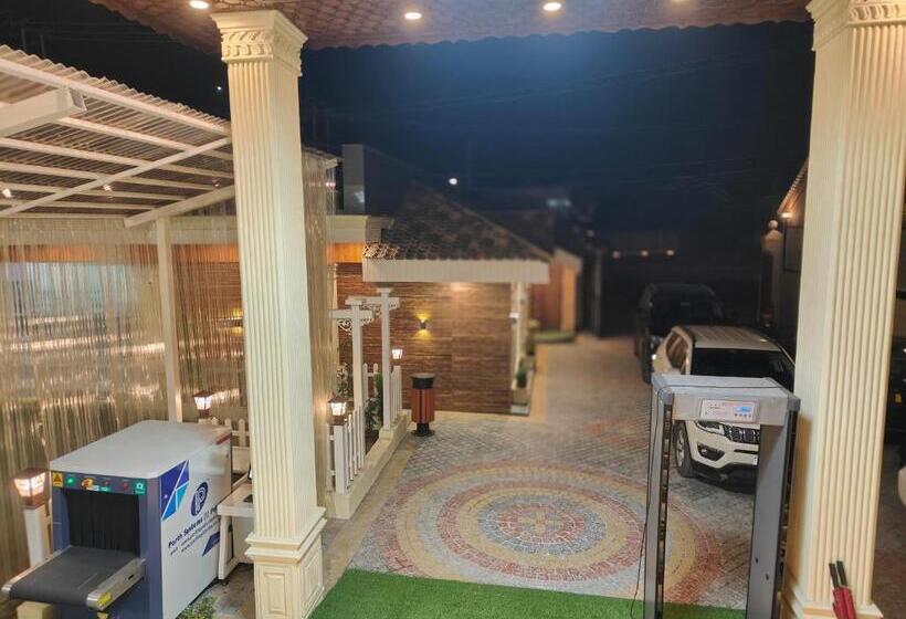 Arco Hotels And Resorts Srinagar