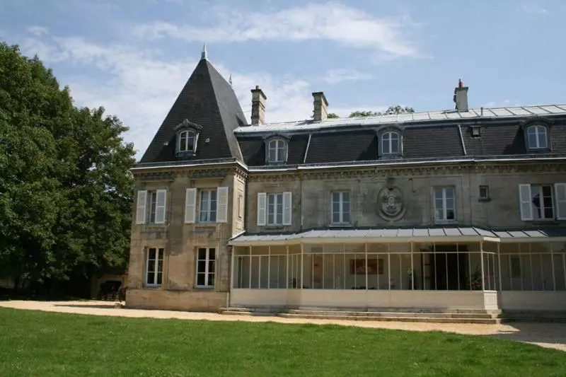 ベッドアンドブレックファースト Château De Roberville