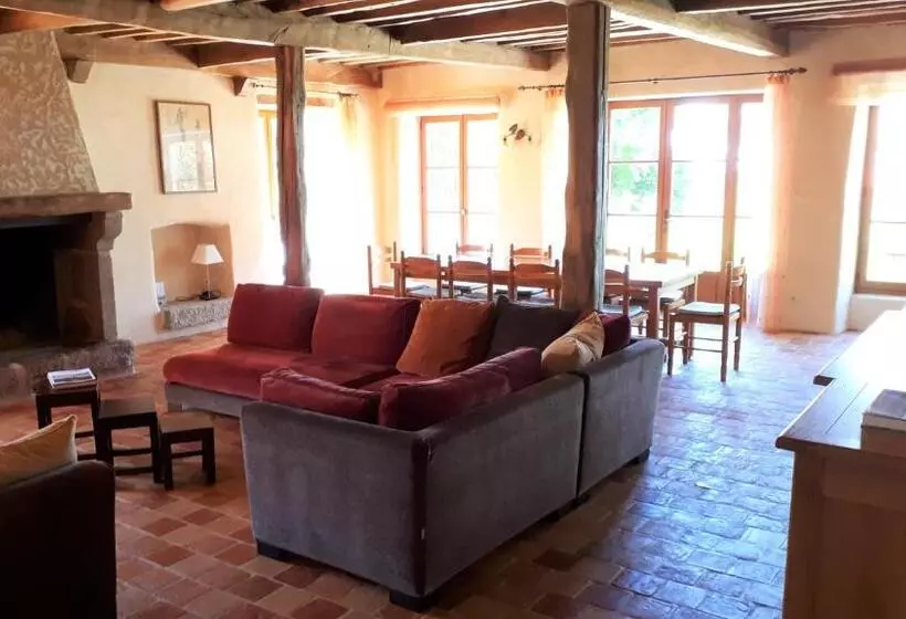 ベッドアンドブレックファースト Domaine De Montvianeix