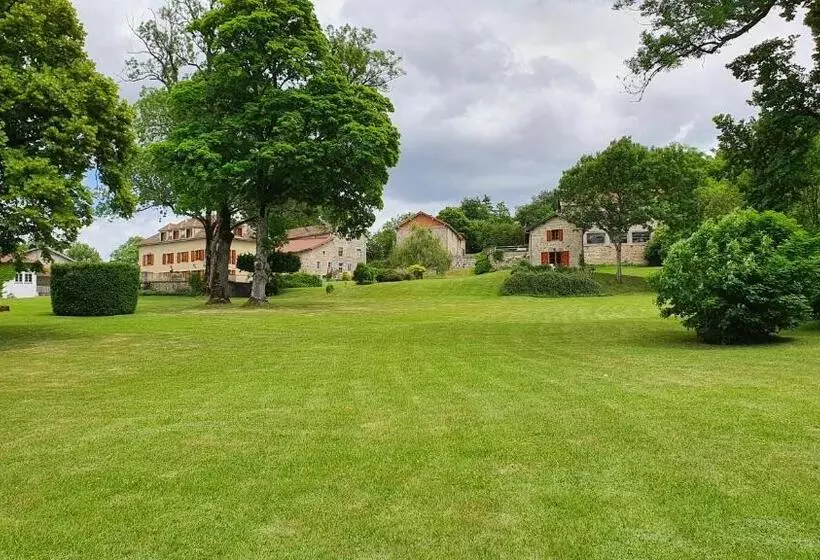 ベッドアンドブレックファースト Domaine De Montvianeix