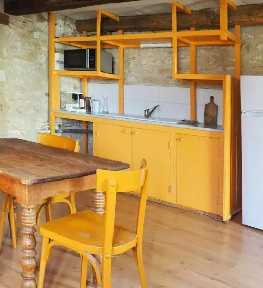 Aamiaismajoitus (B&B) Hameau De La Brousse