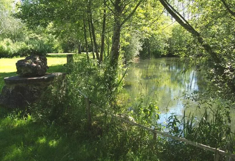 Aamiaismajoitus (B&B) Hameau De La Brousse