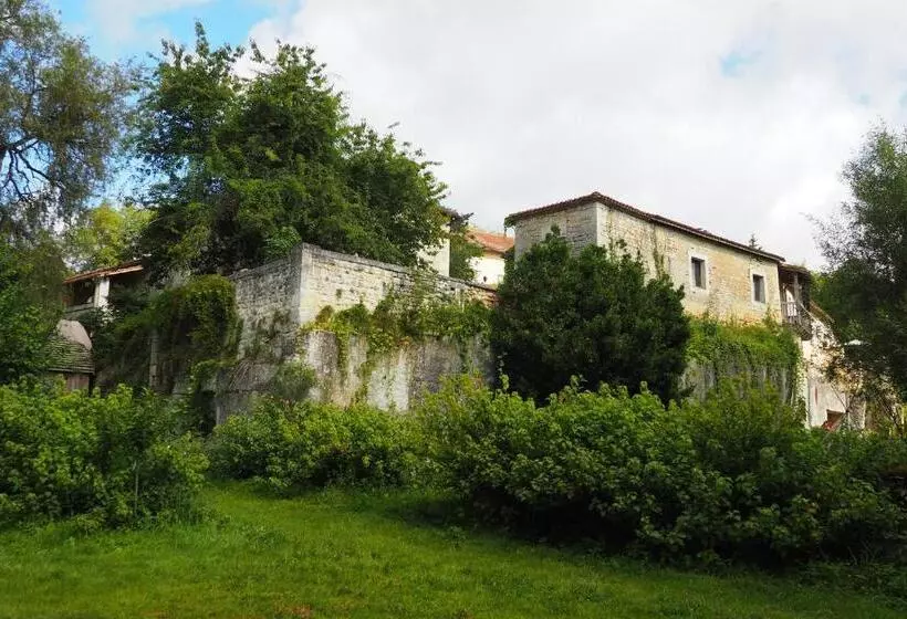 Aamiaismajoitus (B&B) Hameau De La Brousse