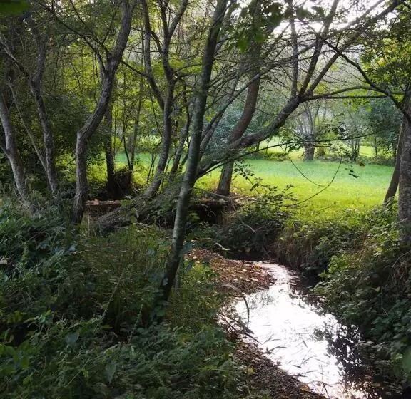 Aamiaismajoitus (B&B) Hameau De La Brousse