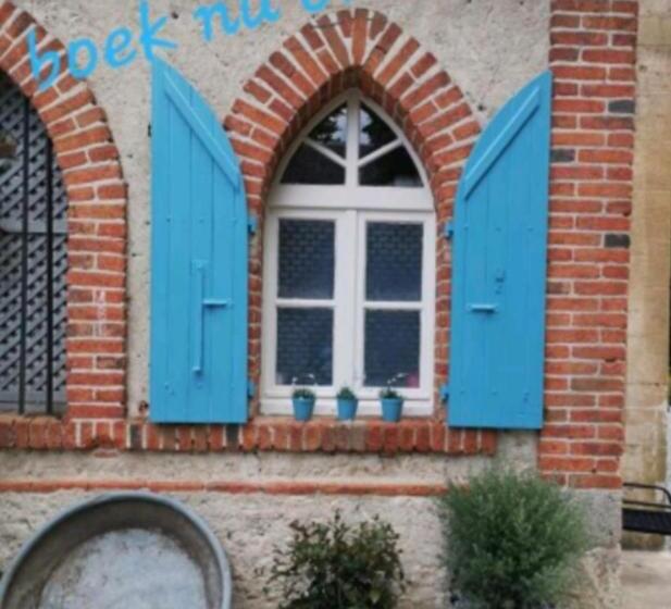 ベッドアンドブレックファースト Petite La Belle