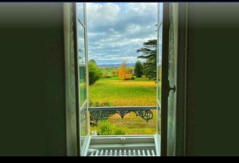 ベッドアンドブレックファースト Petite La Belle