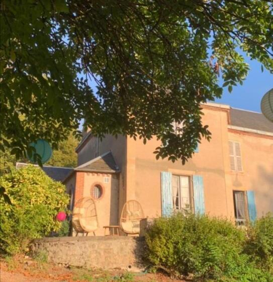 ベッドアンドブレックファースト Petite La Belle