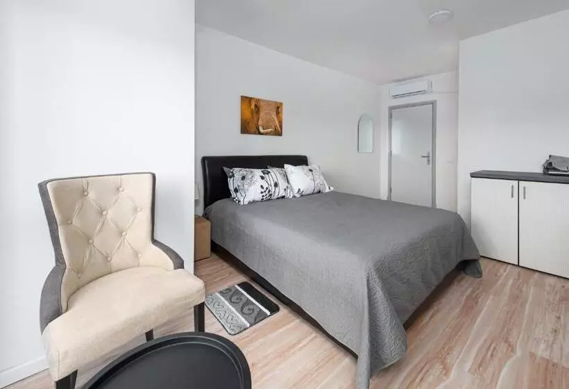 Fenix Apartmani