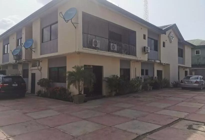 هتل Enclave Hills