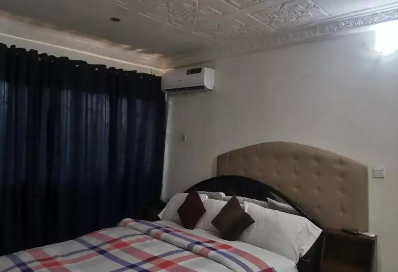 هتل Enclave Hills
