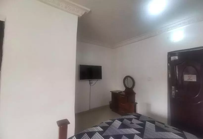هتل Enclave Hills