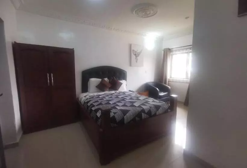 هتل Enclave Hills