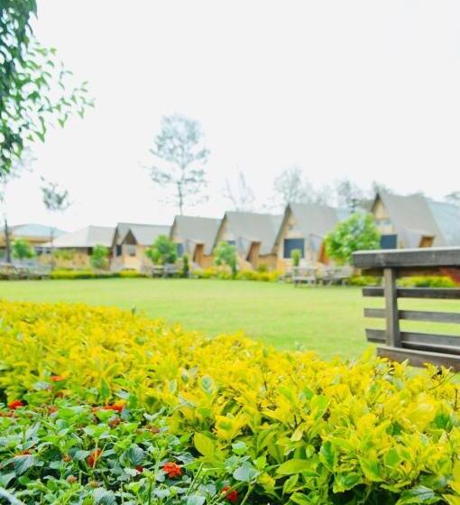 هتل Kentwood Cabins And Camp