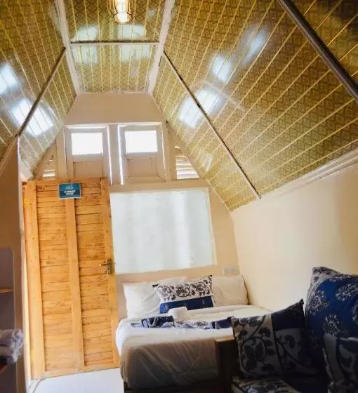 هتل Kentwood Cabins And Camp