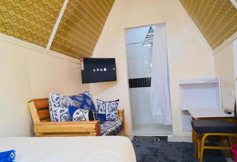 هتل Kentwood Cabins And Camp