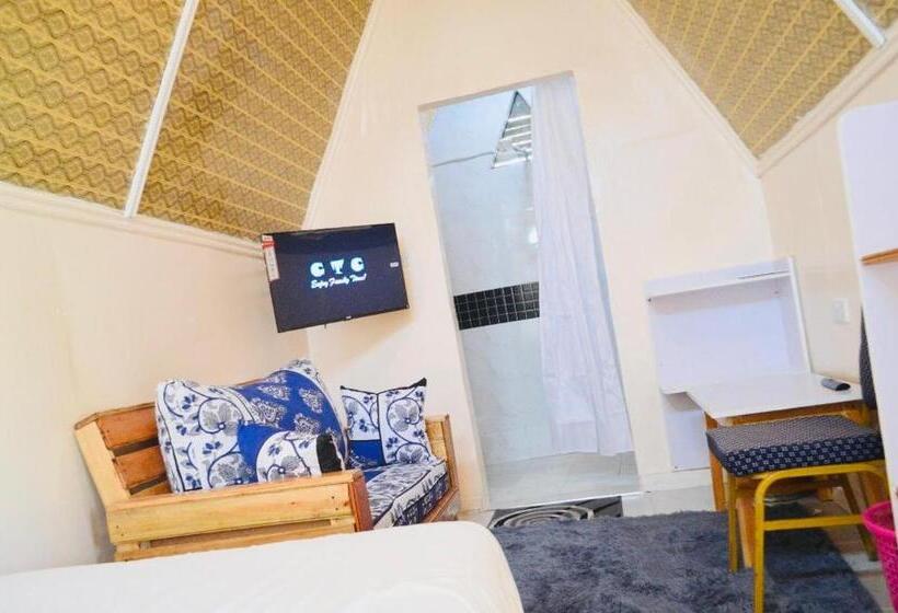 هتل Kentwood Cabins And Camp