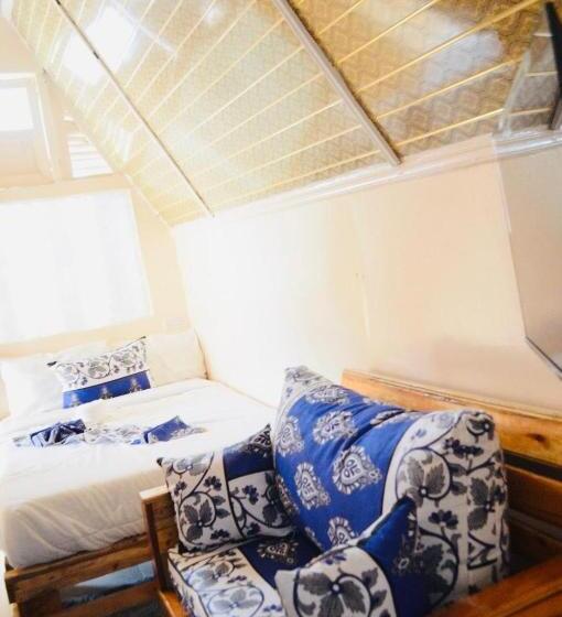 هتل Kentwood Cabins And Camp