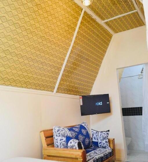 هتل Kentwood Cabins And Camp