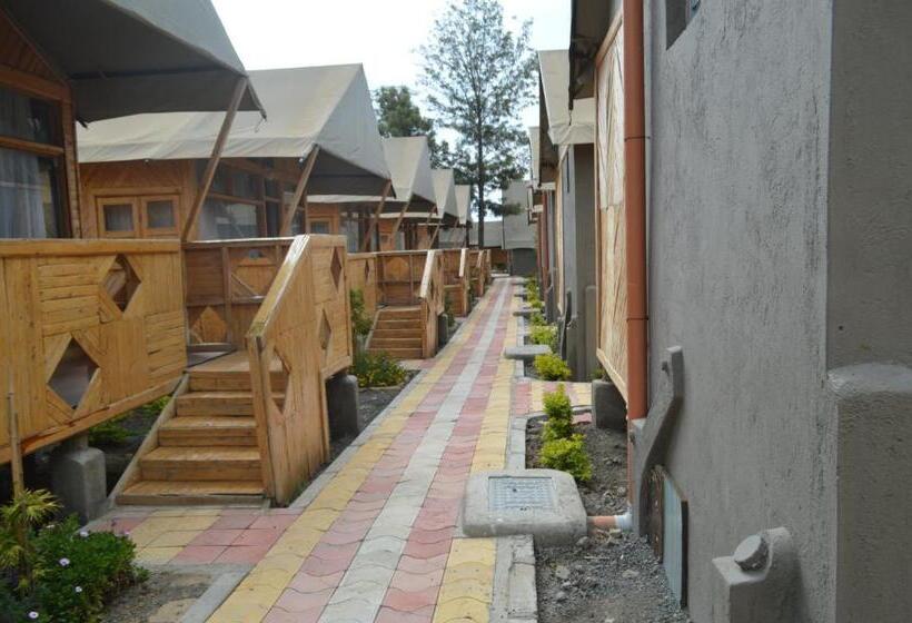 هتل Kentwood Cabins And Camp