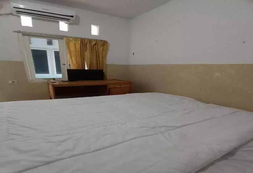 Hotelli Oyo 93207 Merah House