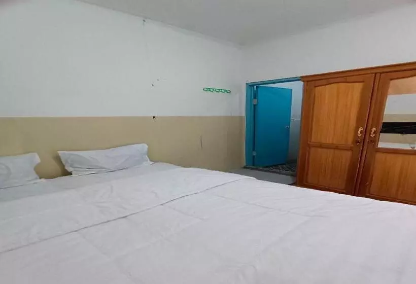 Hotelli Oyo 93207 Merah House
