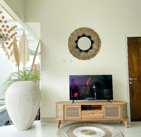 Отель Villa Kanjeng Heritage Home Jogja