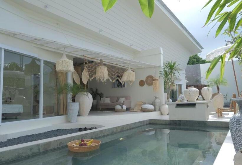 Отель Villa Kanjeng Heritage Home Jogja