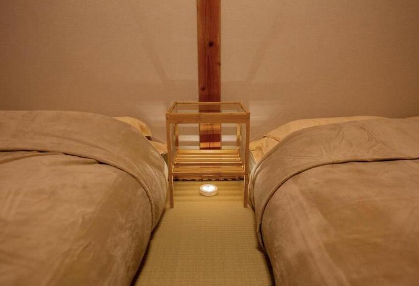 בית מלון כפרי Yuzawa Onsen Lodge 1min To Lift House