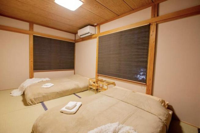 בית מלון כפרי Yuzawa Onsen Lodge 1min To Lift House