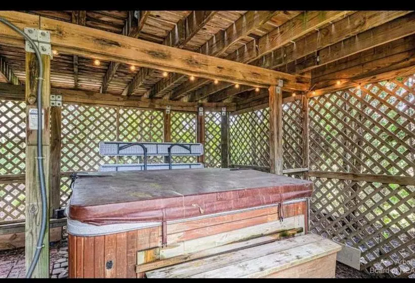 ペンション Charming Canton Guesthouse With Private Entrance & Hot Tub