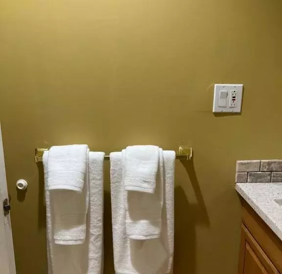ペンション Charming Canton Guesthouse With Private Entrance & Hot Tub