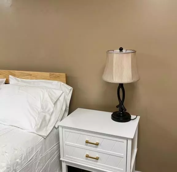 ペンション Charming Canton Guesthouse With Private Entrance & Hot Tub