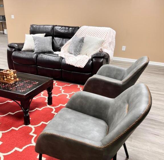 펜션 Charming Canton Guesthouse With Private Entrance & Hot Tub