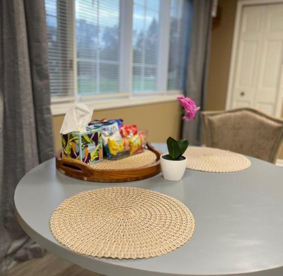 펜션 Charming Canton Guesthouse With Private Entrance & Hot Tub