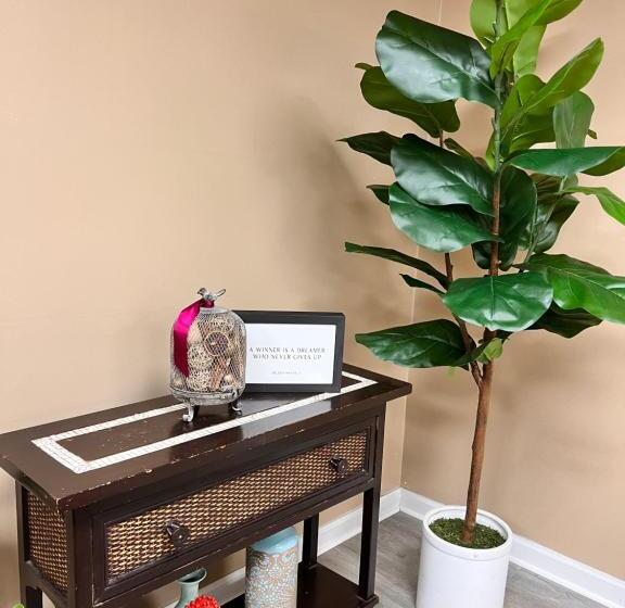 펜션 Charming Canton Guesthouse With Private Entrance & Hot Tub