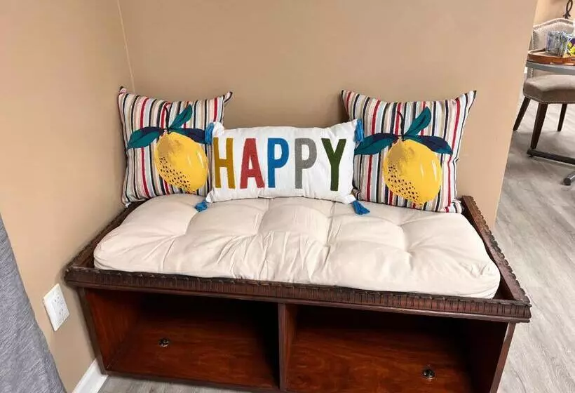 ペンション Charming Canton Guesthouse With Private Entrance & Hot Tub